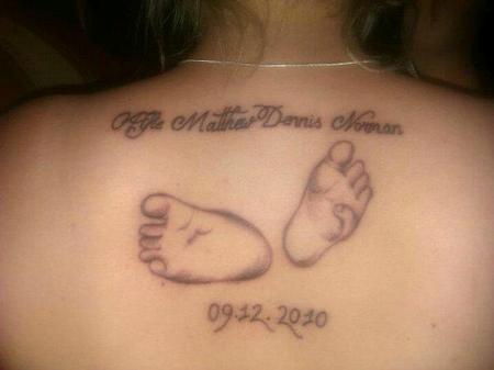 Bad Tattoos - Well it has 5 toes.